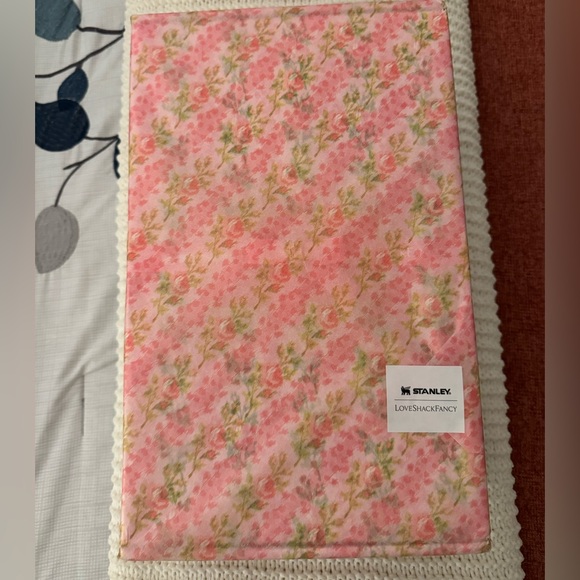 The Stanley x LoveShackFancy💞 Blooming Heirloom 40 OZ BRAND NEW IN PACKING - Picture 4 of 5